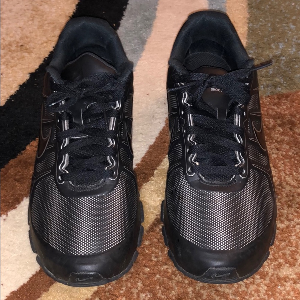 Nike shox men’s 9.5